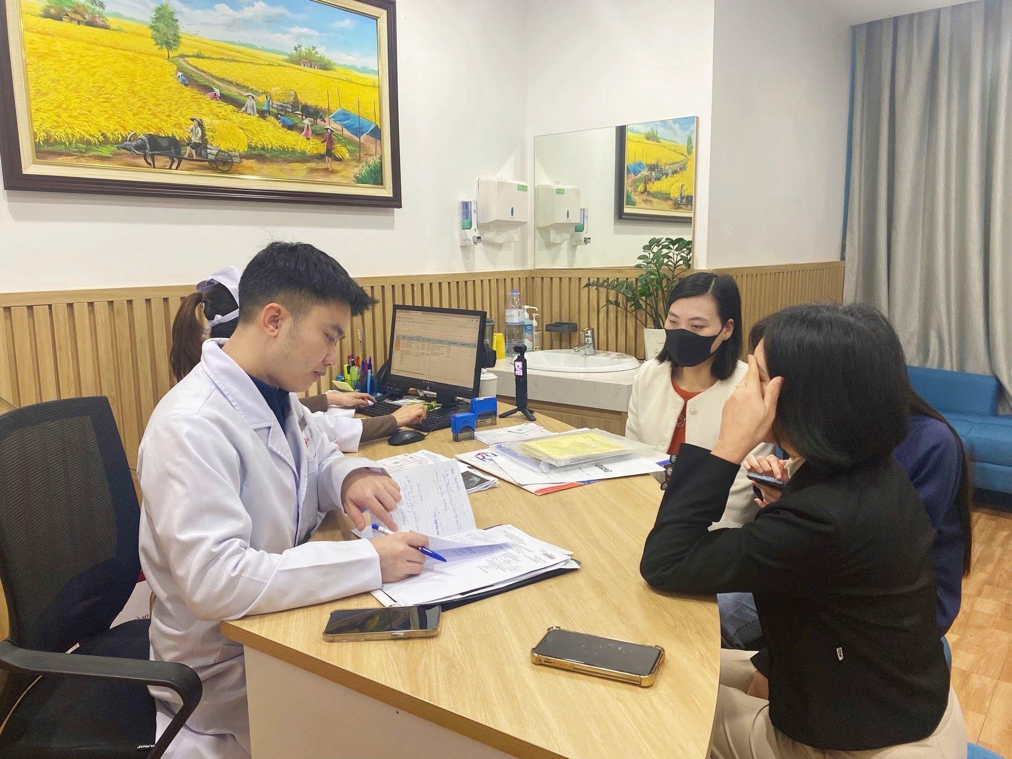 Khám lâm sàng & tư vấn